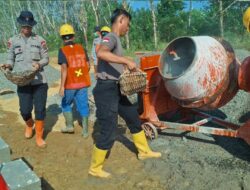 Bangun Rumah dan Harapan: Brimob Polda Sumut Bantu Kerjakan HUNTAP di Desa Napa