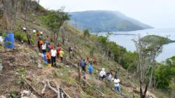 Wakil Bupati Samosir Tanam Pohon di Kawasan Gunung Pusuk Buhit, Dukung Pelestarian Lingkungan Danau Toba