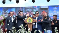 PSBI Wilayah Samosir Serahkan Podium Fleksibel sebagai Hadiah Ulang Tahun