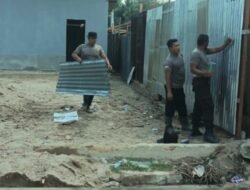 Dari Rumah Swadaya hingga Pagar Sekolah, Brimob Hadir Dampingi Warga Tolang Julu
