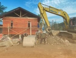 Brimob Bersama Warga Batang Toru Pulihkan Kehidupan Pasca Bencana