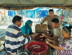 Brimob Polda Sumut Bantu Kebutuhan Dasar Warga Aek Ngadol