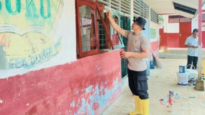 Sinergi Brimob Percepat Pemulihan Masjid dan Sekolah Terdampak Banjir di Tapteng
