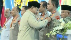 Presiden Prabowo Anugerahkan Satyalancana Wira Karya kepada Kapolda Sumut