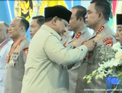 Presiden Prabowo Anugerahkan Satyalancana Wira Karya kepada Kapolda Sumut