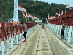 Brimob Hadir di Tengah Ancaman Banjir, Pantau Langsung Kondisi Sungai Garoga