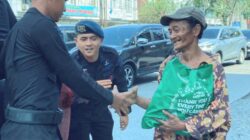 Minggu Kasih, Brimob Polda Sumut Menyapa Warga dan Beri Paket Sembako