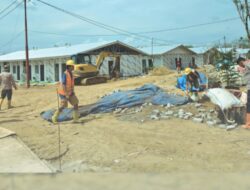 Brimob Batalyon C Hadir Bersama Warga Bangun Kembali Desa di Huntara