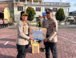 Kapolres Samosir Beri Bingkisan Lebaran untuk Personel yang Berpuasa