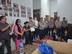 Wakapolres Tanjung Balai Bersama Pejabat Utama Serta Bhayangkari Melayat ke Rumah Duka Putra Kasat Tahti IPDA Sem.H.Sinaga, S.E.