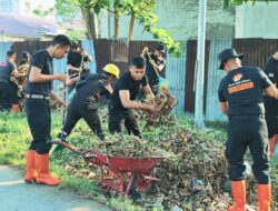 Kolaborasi Brimob – Warga, Lingkungan Bersih Jadi Prioritas Bersama