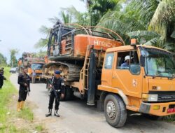 Alat Berat Tambang Emas Ilegal Tapsel–Madina Dievakuasi ke Batalyon C Sipirok