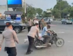 Sigap Dan Humanis Kapolres Binjai Bantu Dorong Betor Mogok