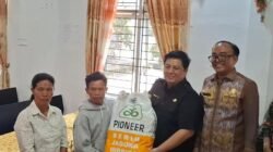 Bupati Samosir Serahkan Bantuan Benih Jagung untuk 50 Hektare Lahan Petani