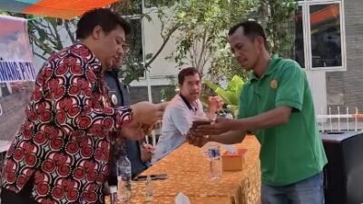 Petani Samosir Berterima Kasih, Bupati dan Wakilnya Terima Oleh-Oleh Kopi Luwak