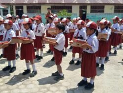 Dari Senayan ke Pelosok Palipi: Sabam Rajagukguk Kirim 117 Sepatu untuk Anak SD