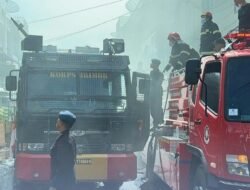 Respon Cepat Brimob Sumut Bantu Damkar Padamkan Api di P. Siantar