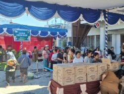 Serbu! Warga Pangururan Antre Beras Rp60 Ribu & Minyak Rp31 Ribu, di Gerakan Pangan Murah Pemkab