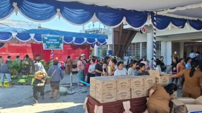 Serbu! Warga Pangururan Antre Beras Rp60 Ribu & Minyak Rp31 Ribu, di Gerakan Pangan Murah Pemkab