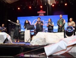 Ribuan Penonton Padati Konser Penutup TOTK 2026, Bupati Samosir Apresiasi Masyarakat