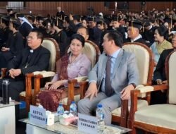 Wisuda VIII UHKBPNP Effendi Simbolon Hadir : Siapkan Program Studi Olahraga dan Keperawatan