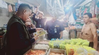 Sidak Pasar, Pimwil Bulog Sumut Budi Cahyanto Pastikan Minyakita dan Beras SPHP Aman