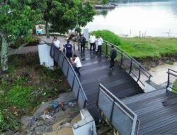 Bupati Vandiko Pastikan Penanganan Jembatan WFC Pasca Longsor Sungai Sioto