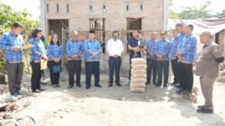 Ditengah Puing Kebakaran Dan Puting Beliung, Wabup Ariston Tua Sidauruk Hadir Bawa Bantuan Semen Dan Penguatan Moril