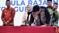 Bupati Samosir Vandiko Gultom Tandatangani Komitmen Pencegahan Korupsi Bersama KPK di Medan