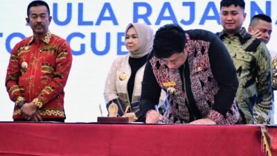 Bupati Samosir Vandiko Gultom Tandatangani Komitmen Pencegahan Korupsi Bersama KPK di Medan