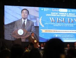 Di Wisuda UHN, Effendi Simbolon Minta Presiden Prabowo Adil: Pendidikan Gratis Jangan Hanya untuk PTN